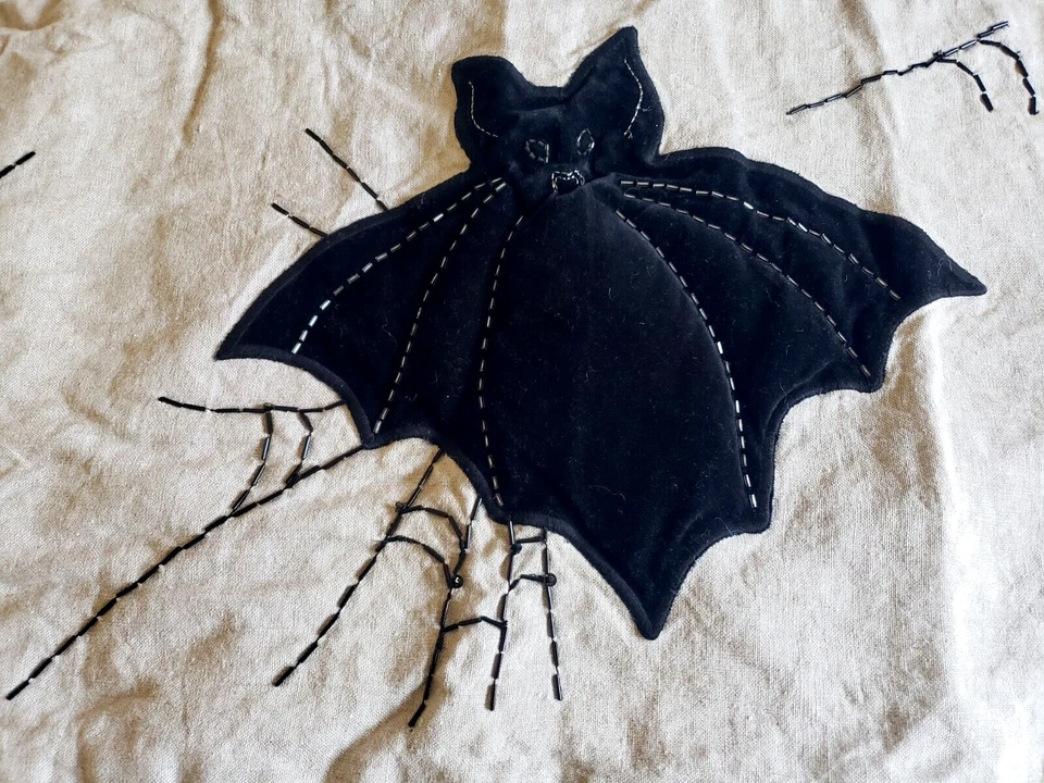 2006 Pottery Barn Halloween Velvet Bats Beaded Webs Linen Table Runner ~16 X 86" - Image 2 of 4