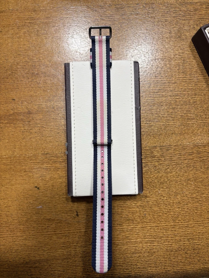 Женские классические часы Daniel Wellington Sheffield с двумя ремешками - Изображение 4 из 4