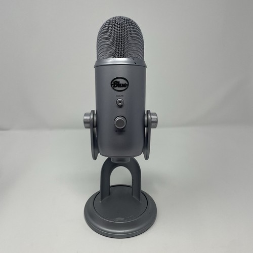 Blue Yeti Professional Multi-Pattern USB Condenser Microphone Silver (READ)