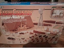 Ertl Farm Country Longhorn Ranch Set w/ Building Fences  Animals Vintage 1997