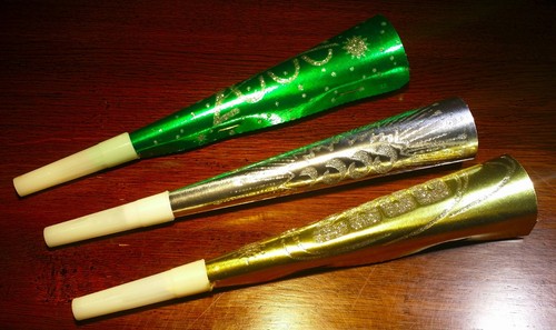 New Years Eve 2000 Paper Party Horns / Noise Makers-7 horns - Imagen 3 de 3