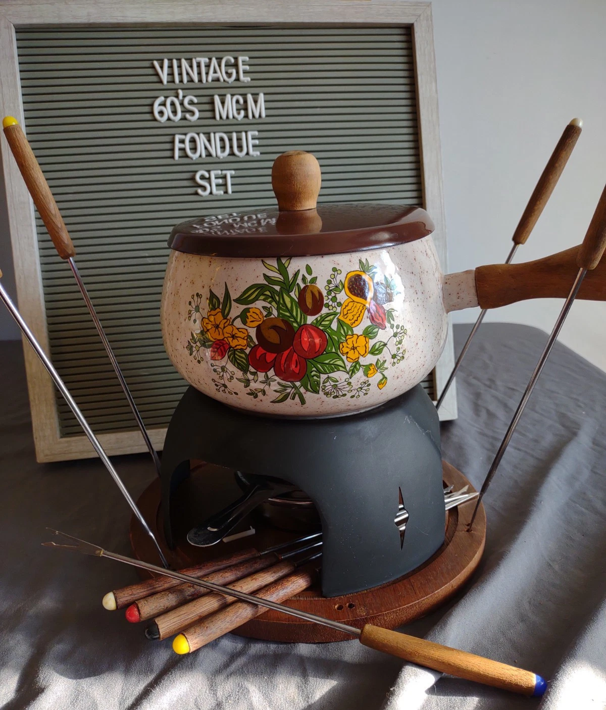 Vintage 60's Fondue Pot Set Brown White Floral Mid Century Fork Burner Japan
Opens in a new window o