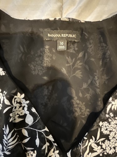 Vestido HiLo Para Mujer Talla 10 Banana Republic Floral Negro/Blanco Manga Acampanada Usado en Excelente Condición - Imagen 3 de 10
