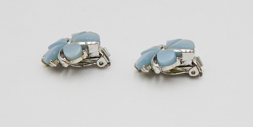 Pendientes Kramer Silvertone Azul Claro Flor Margarita Clip Vintage Firmados - Imagen 2 de 8