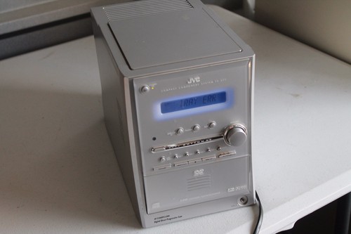 JVC FSS77S Micro Component Audio System Center Unit Only As Is Silver Gray