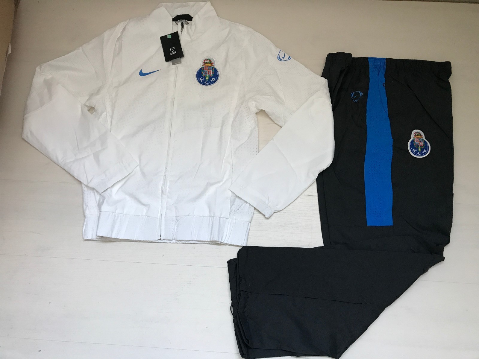 3460 NIKE FUTEBOL CLUBE DO PORTO FCP TRAININGSANZUG PRESENTATIONSANZUG OFFICIAL 3460 NIKE FUTEBOL CLUBE DO PORTO FCP TRAININGSANZUG PRESENTATIONSANZUG OFFICIAL