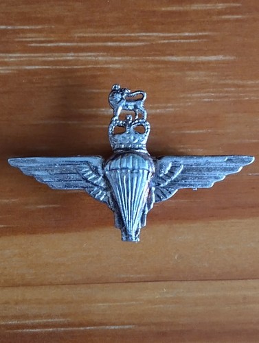 PARACHUTE REGIMENT SILVER PIN BADGE