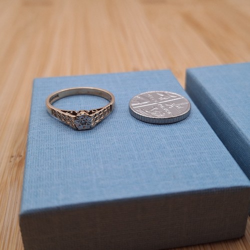 Anillo de diamantes astillados de oro 375 9 quilates 1976 vintage Reino Unido tamaño O 2,2 g - Imagen 7 de 13