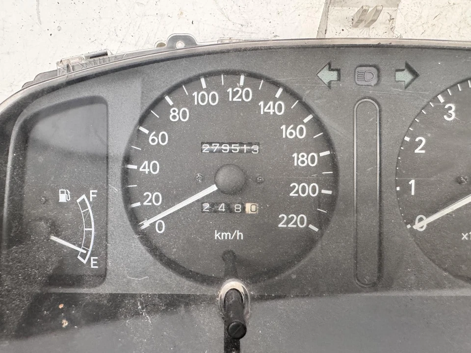 Toyota Corolla Instrument Cluster AE112 10/1998-11/2001 - image 3 of 4