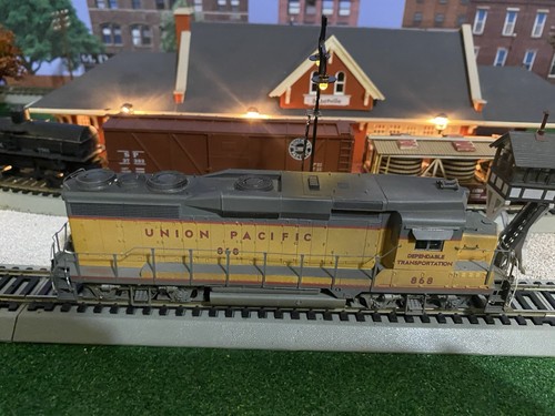 HO Proto 2000 Union Pacific GP-30 Dieselmotor in OVP #868 verwittert
