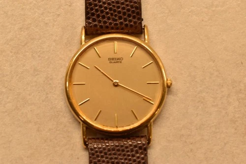 Seiko Men's Vintage 30mm Gold Tone Case Quartz Watch 5Y30-7009