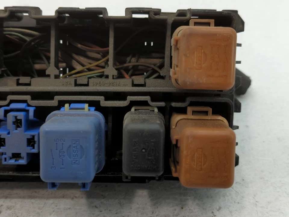 1998 Nissan Altima Fusebox Fuse Box Relay Module 7124-6529 RZ13I - Image 3 of 4