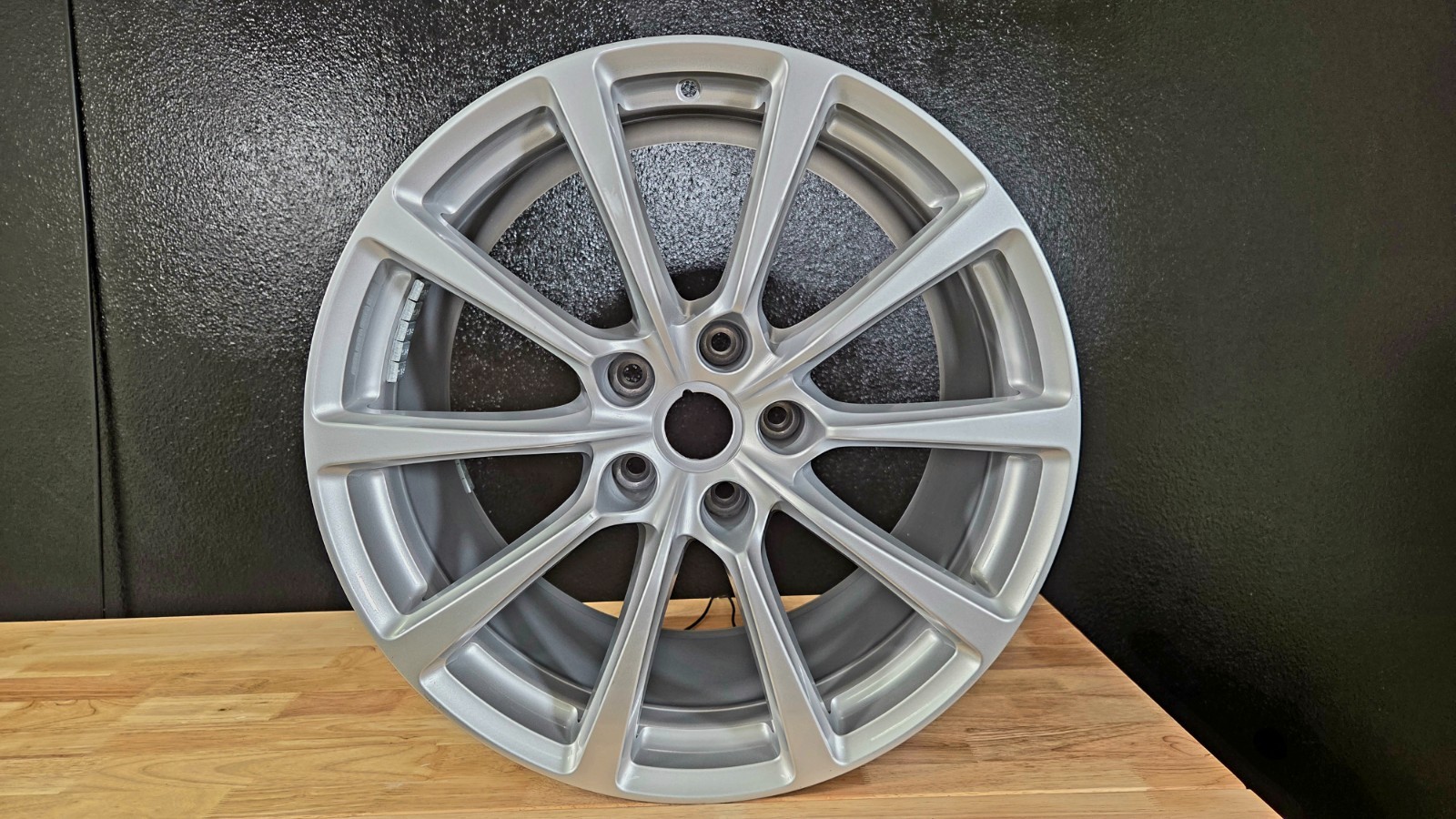 Aston Martin Vanquish 2012-2018 Rear Wheel
