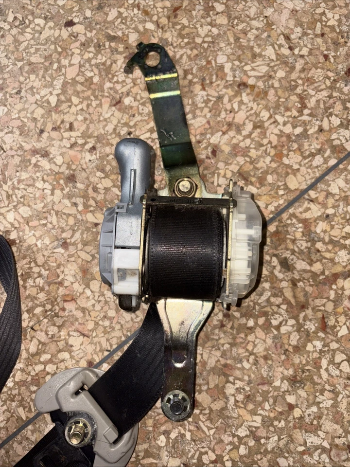 Cinturón de seguridad delantero Subaru Outback Legacy 2005 pasajero izquierdo negro Foto 3 de 4