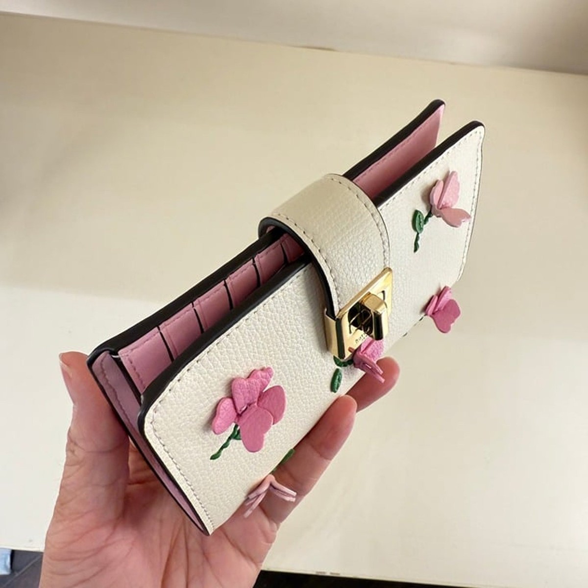 Kate Spade Phoebe Floral Applique Turnlock 折財布 KK250 s-l1200.jpg