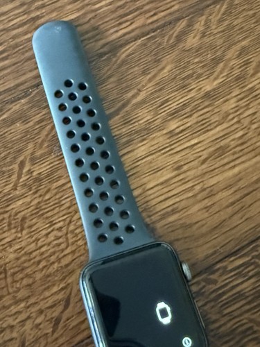 Apple A1859 Watch Series 3 Nike 42mm Space Gray Aluminum w/ black band AS IS - Zdjęcie 4 z 10