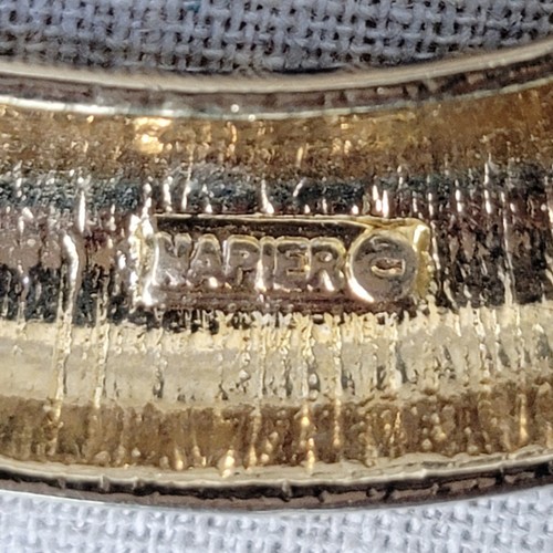 VNTG 13" Signed Napier Enamel Gold-tone Tubogas Omega Collar Necklace - Picture 4 of 9