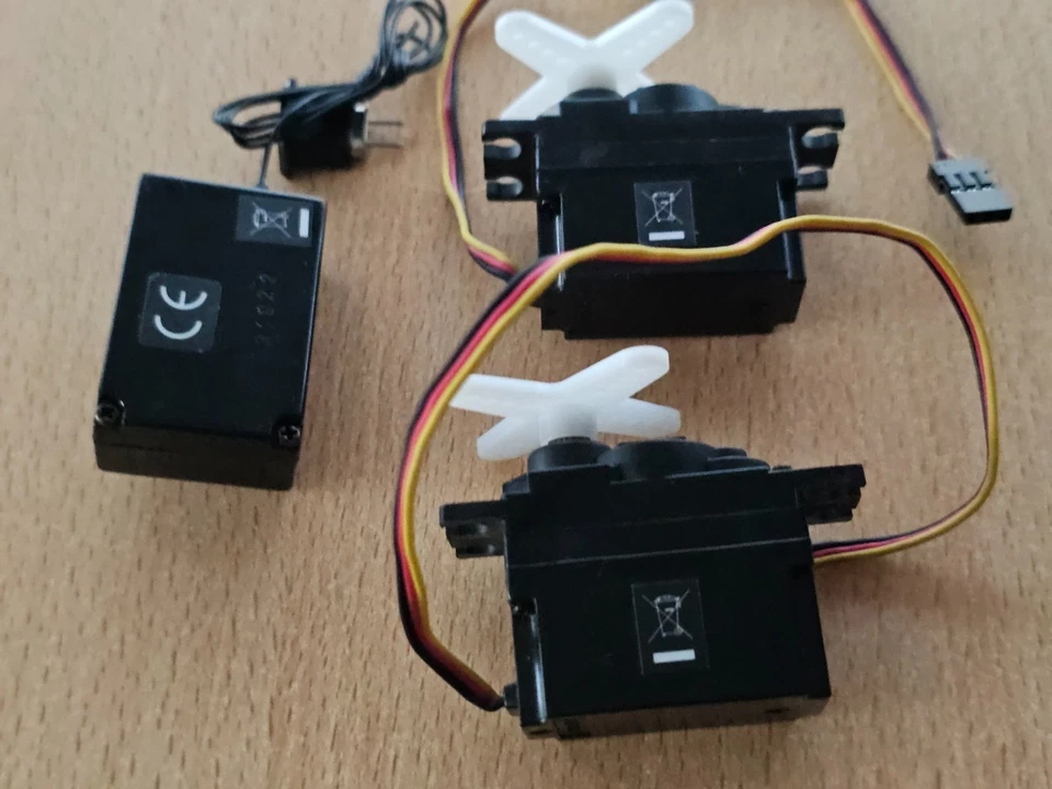 2x Acoms AS-18 Metal Gear Servos & AR-2 27MHz Receiver & Xtals set - Image 3 of 3