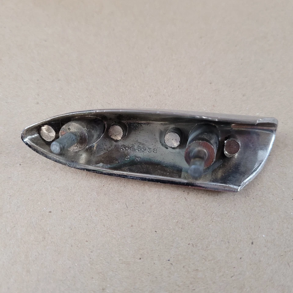 1 Nuevo Nuevo NOS Guía GM OEM 1955 Oldsmobile 98 Medallion Cromo Trim Piece 5945938 Foto 3 de 4