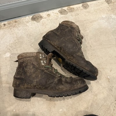 Vintage Vasque Steel Toe Vibram Hiking Mountain Boots (Size 9???) *SEE MEASURES