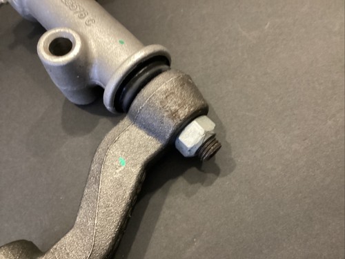 OEM NEW Steering Idler Arm Kit GM 19178433 (40023576-Housing 26064163-Arm) - Picture 3 of 8
