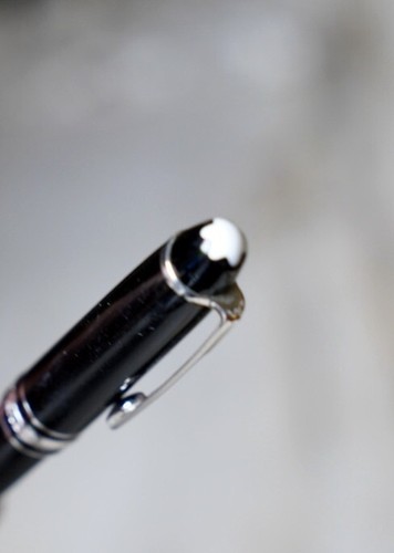 Incantevole Penna a Sfera MONTBLANC Meistertück Resina Nero - Finitura Platino - Foto 9 di 9