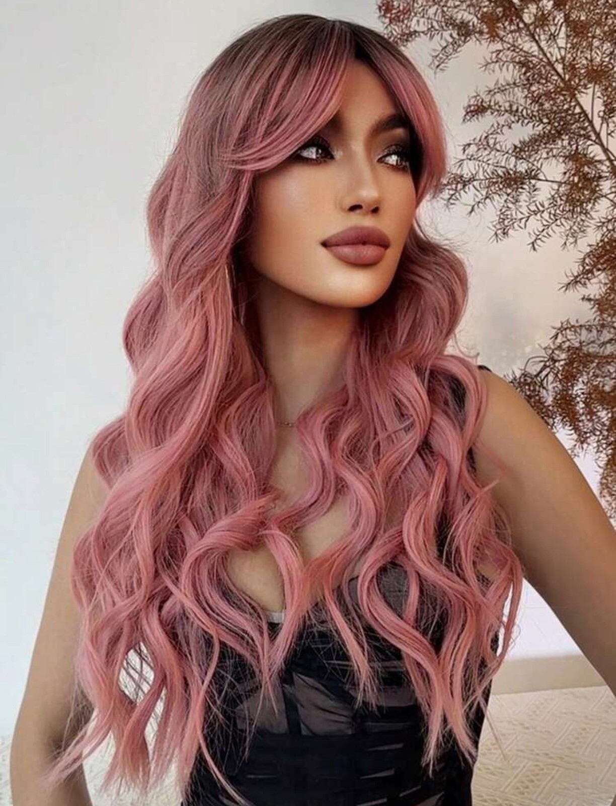 Perruque rose bonbon longue et ondulée avec frange pour femme, inclut 4 bonnets protecteurs