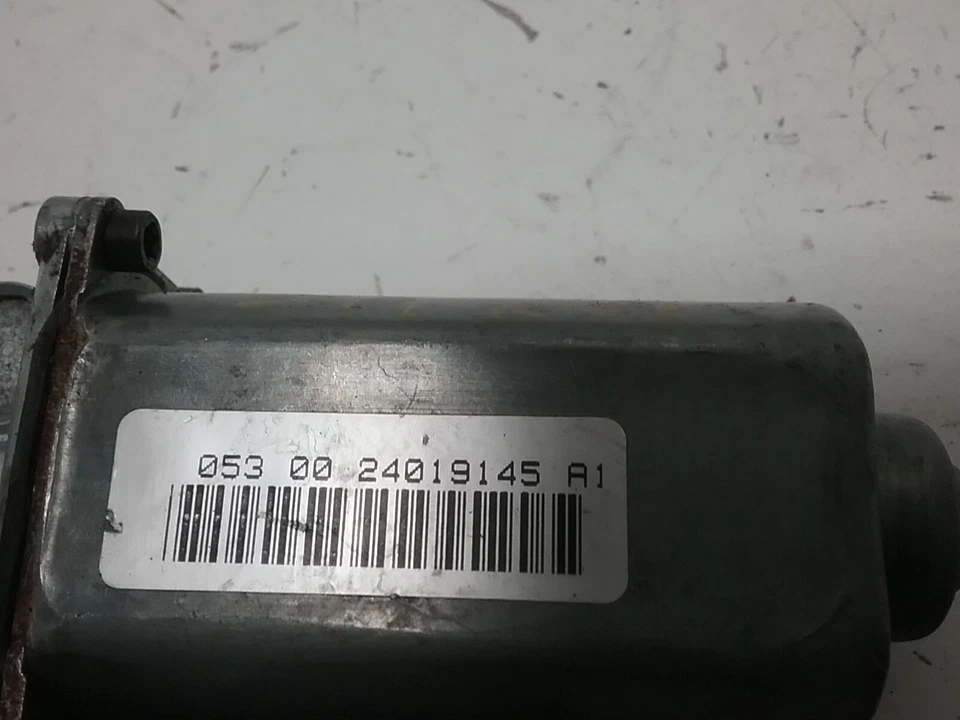 2001-2003 Oldsmobile Aurora Left Front Power Window Motor  24019145 - Image 3 of 3