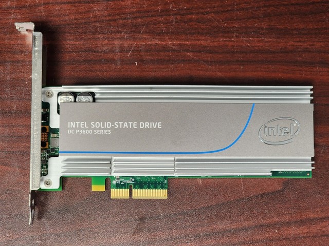 Intel SSDPEDME800G4 SSD DC P3600 Series 800GB PCI Express 3.0 x4 NVMe Used #95 Intel SSDPEDME800G4 SSD DC P3600 Series 800GB PCI Express 3.0 x4 NVMe Used #95