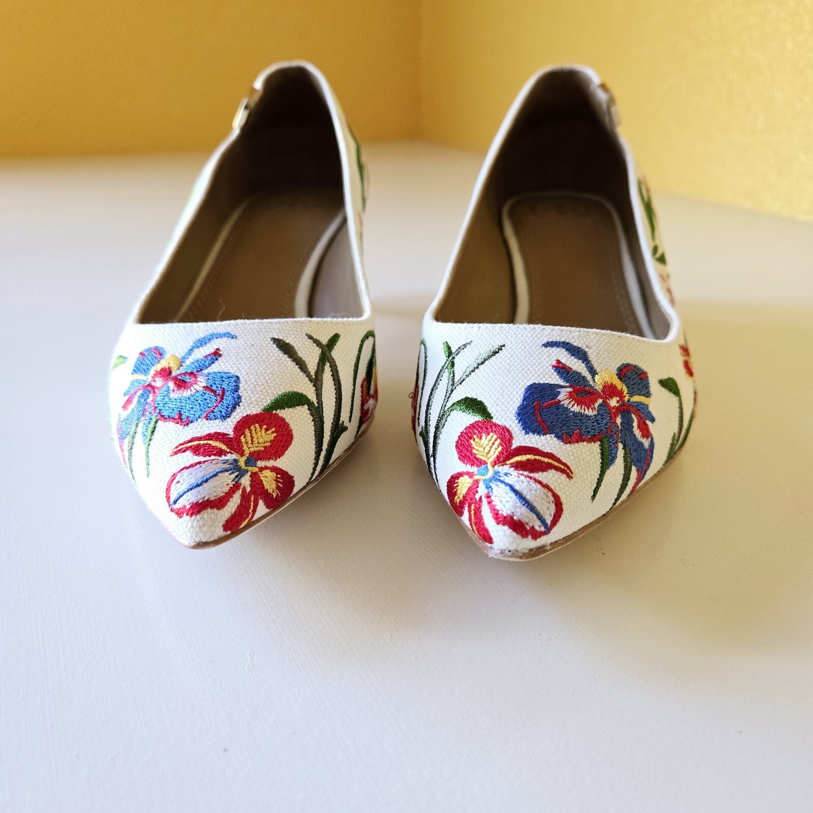 Tory Burch Elizabeth Painted Iris Embroidered Canvas Kitten Heel Pumps Size 8.5M thumbnail 8