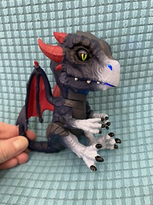 WowWee Untamed Dragon Fingerlings Shockwave Figure Blue And Red Toy ...