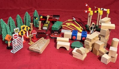 Thomas the Train Tank Engine Accessories Lot Of 67 Trains Trees Traffic Signs ++