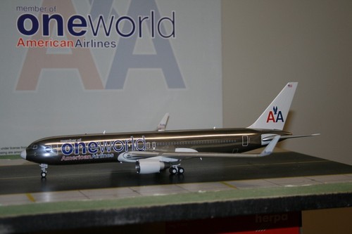 JC Wings 1:200 American Airlines Boeing 767-300 N395AN (LH2172) 'Oneworld' - Picture 5 of 8