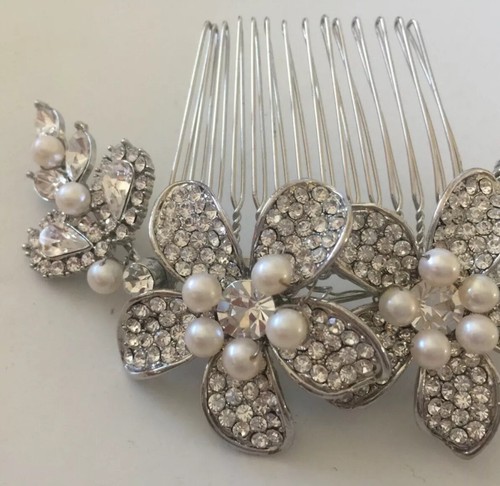 WEDDING BELLES CRYSTAL AND PEARL BRIDAL HAIR COMB SILVER 4” X 3” NWOT - Picture 11 of 12