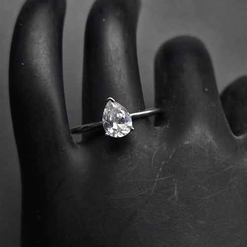 NVC Pear Cut CZ Ring Size 8 Silver Plated Band Tear Drop  - Foto 1 di 10