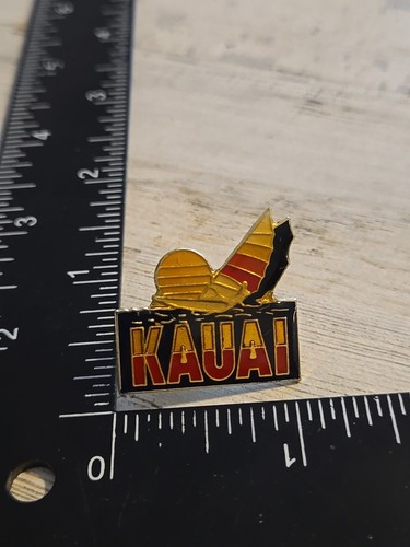 Kauai Hawaii Sailboat & Sun Souvenir Lapel Pin Travel N6 - Imagen 1 de 2