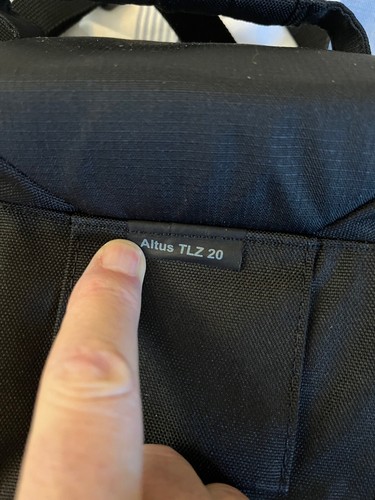 LOWEPRO Format TLZ 20 Compact Camera Toploader Bag With Shoulder Strap Black ExC - Picture 6 of 6