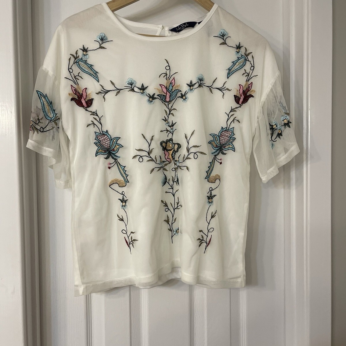 Life Style Top Womens Small Petite Ivory Floral Embroidered Shirt 