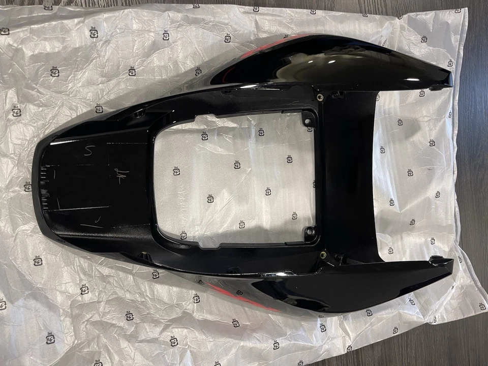 Honda CBR1000RR 2004 2005 carenado trasero central capó OEM Foto 2 de 4