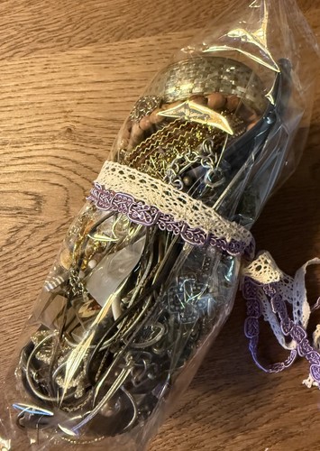 3.5 Pound Mystery Jewelry Grab Bag Wearable And Craft Embellishment Vintage - Picture 4 of 4
