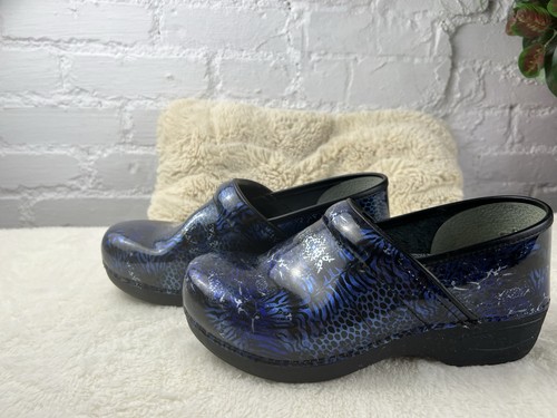 Dansko XP 2.0 Womens Animal Patent Leather Clogs Blue Sz 41 Pre-Owned Good - Picture 3 of 7