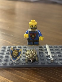 Lego Castle Knights Kingdom I  King Leo Minifigure 6026 6098 6091 6095