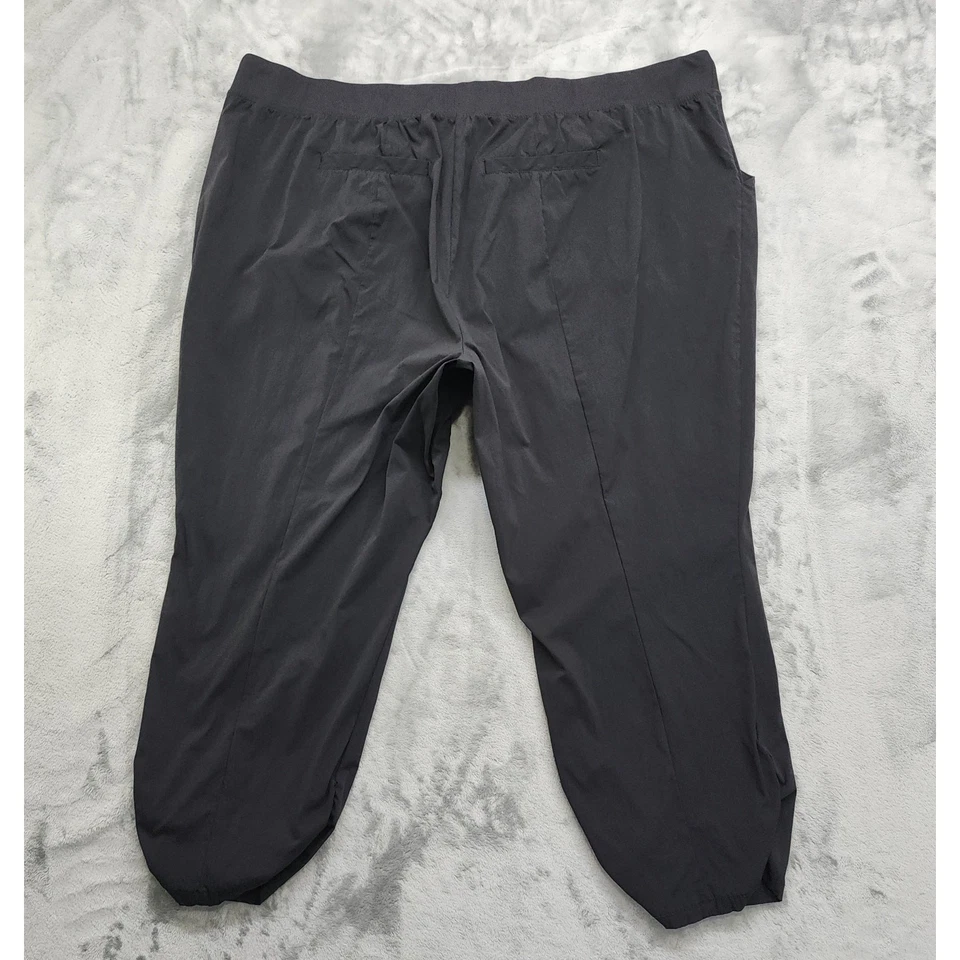 Pantalones Torrid para mujer 5 5X/28 negros Happy Camper recortados activos bolsillos dobladillo apretados Foto 3 de 4