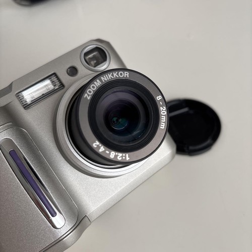 Nikon Coolpix 880 Compact Digital Camera - Picture 12 of 12