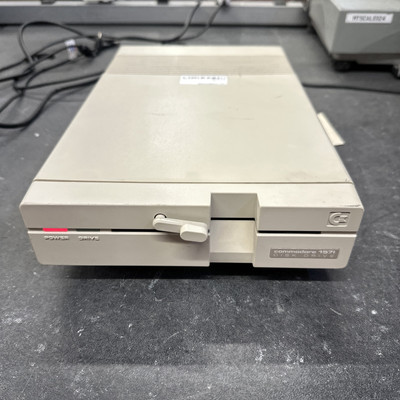 commodore 1571 disk drive