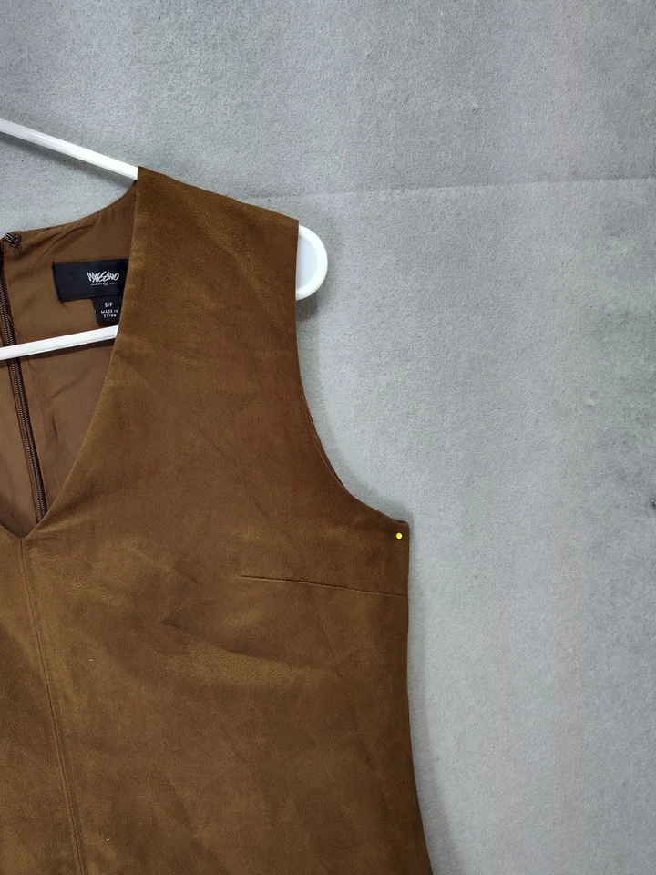 Vestido Mossimo para mujer pequeño marrón sin mangas imitación gamuza bolsillo mini cambio Foto 3 de 4
