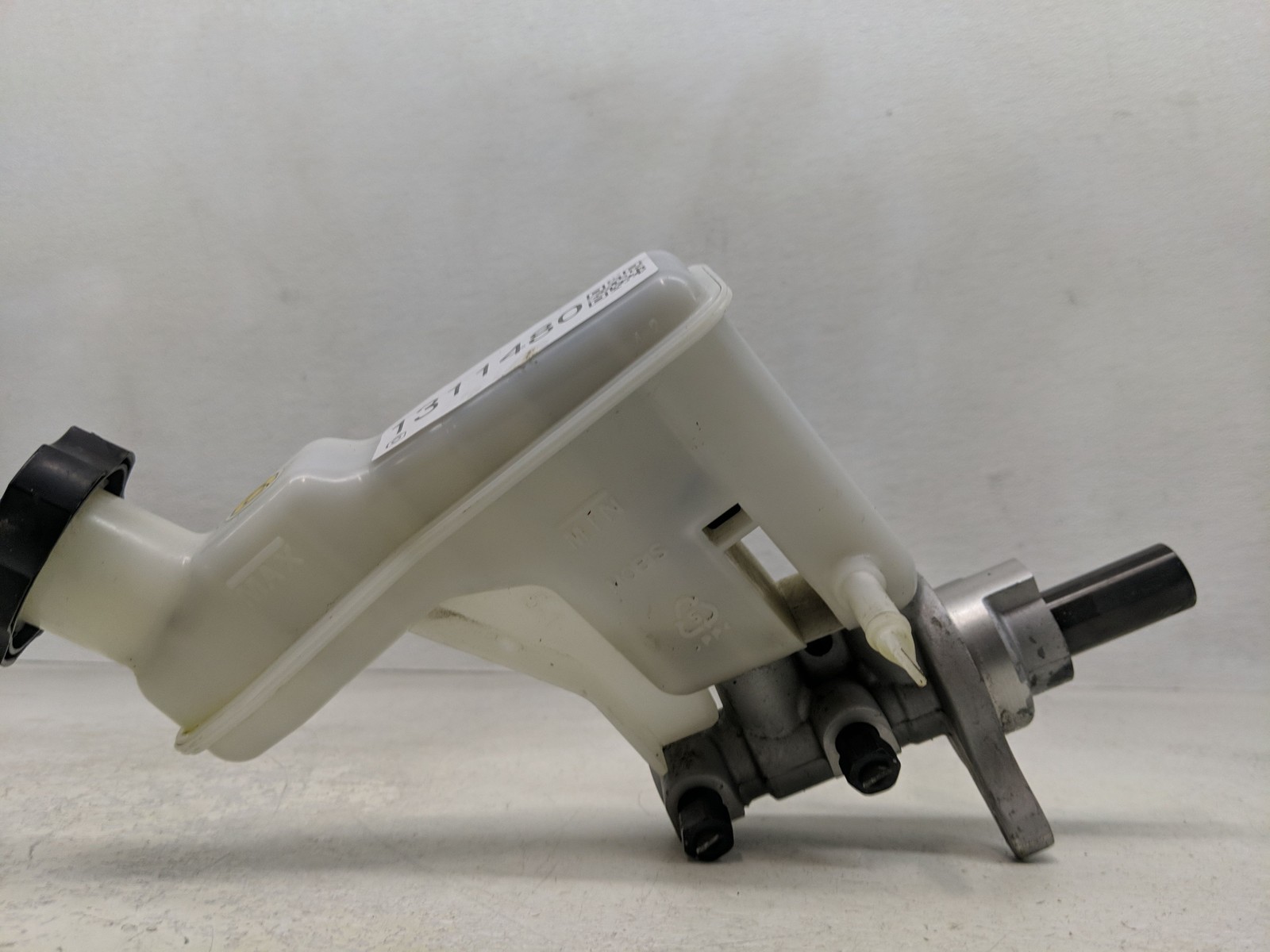 2010-2015 Hyundai Tucson Brake Master Cylinder T8ZAN