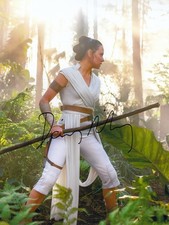 Daisy Ridley  Signed Auto 8 x 10  Photograph