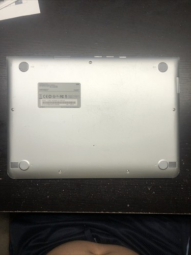 Samsung XE303 C12 Chromebook 11.6 1.7GHz, 2GB Ram, 16GB SSD, working condition - Picture 2 of 4