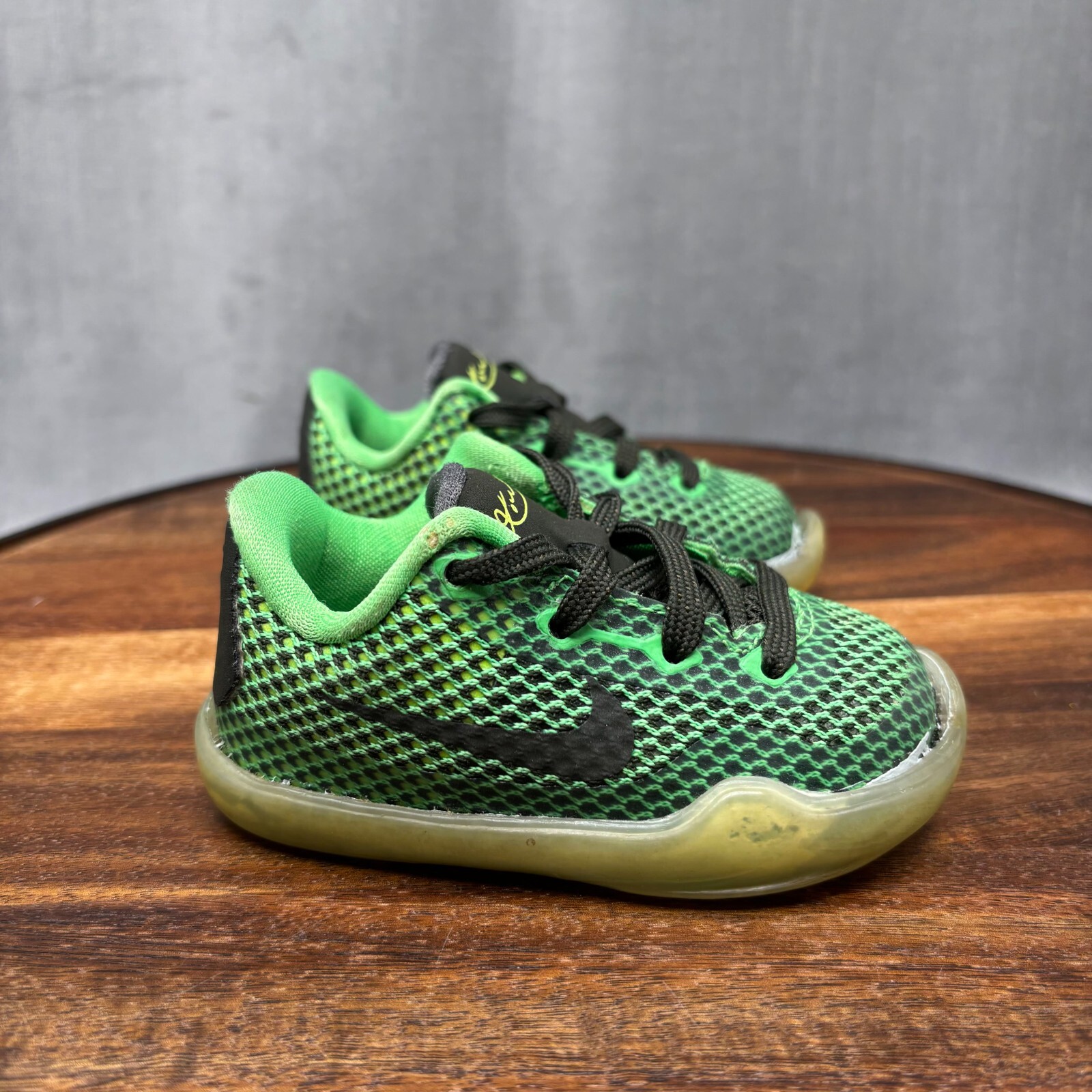 Nike Kobe 10 Vino Green Low Top Sneakers Lace Up 726069-333 Size 4C
